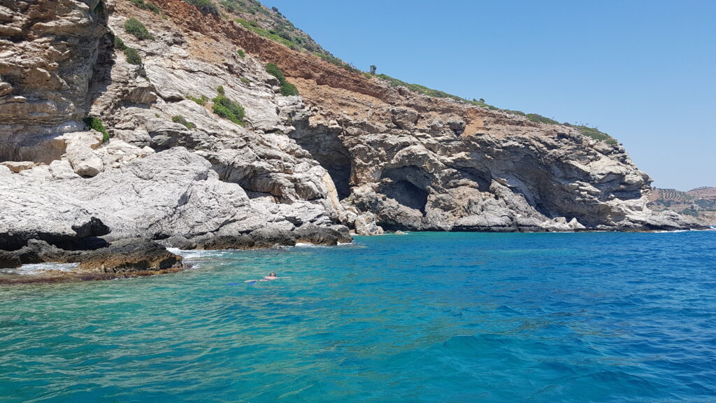 Galini-Breeze-surroundings-02-secluded-bay-private-boat-tour